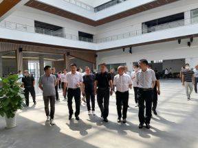全國(guó)工商聯(lián)家具裝飾業(yè)商會(huì)樓梯專委會(huì)考察團(tuán)參觀調(diào)研中林華中國(guó)際木業(yè)產(chǎn)業(yè)園