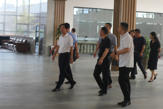 九江市副市長(zhǎng)李小平率隊(duì)參觀調(diào)研 中林大家居品牌展廳